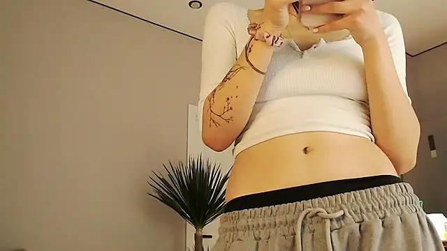 SecretTiny - TOPLESS