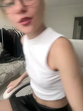 ValenciaShock - AHEGAO+ NAKED BOOBS