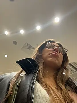 Jucie_Boom - RISKY BOOB FLASH IN MALL😱😱😱😱