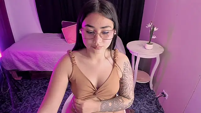 Belinda_cherry - show ass + oil