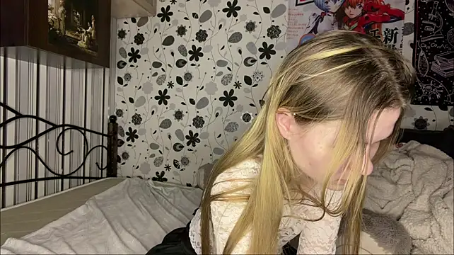 LynHillaire - Slowly lick finger