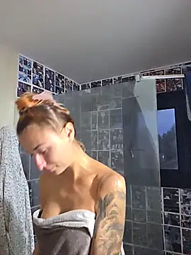Kylie_blck - FlashTits+LivePic+1SurpriseVideo