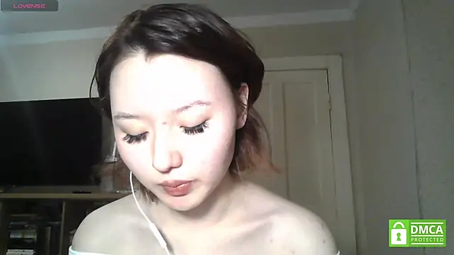 QuyenLuellen - stretch my cute body