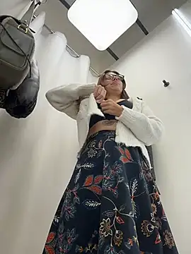 Jucie_Boom - RISKY BOOB FLASH IN MALL😱😱😱😱