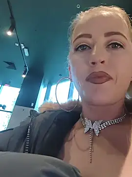 AlessiaBellini - Get me naked