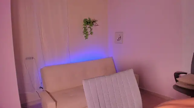 SkinnyfuckedVR - Chica sin sujetador y pechos con saliv🤤