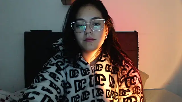 Alisha_99 - oil in the boobs