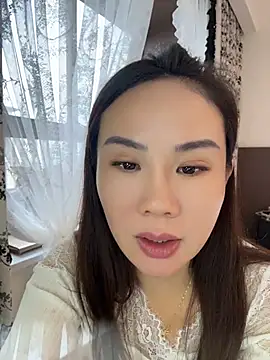 Yioyio-666 - 仿真精液摸胸诱惑2分钟