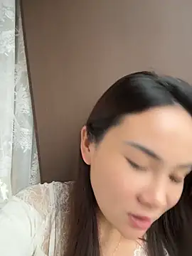 Yioyio-666 - 仿真精液摸胸诱惑2分钟