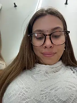 Jucie_Boom - RISKY MOANING IN CHANGING ROOM