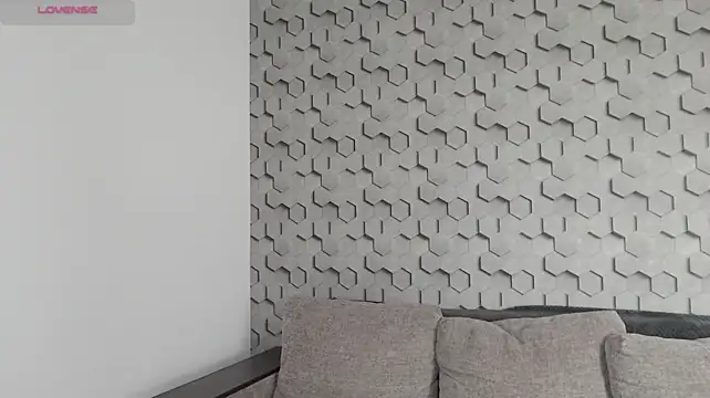 AliciaMellow - sensual sexy tease you with my top