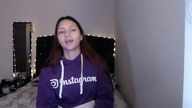 Holy_juli - spanking in the ass ---no nude --