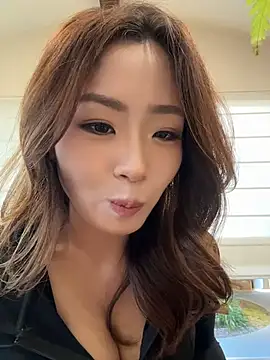 Yomi009 - Yomi酱户外楼梯间漏出双乳🐰