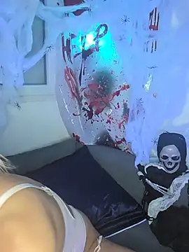 SpicyVicky - Squirt sur la porte de votre choix