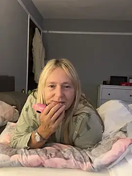 Blondnboujee53 - Spread pussy