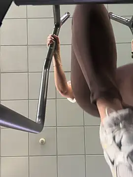 Eveangelll - Squirt in locker room public
