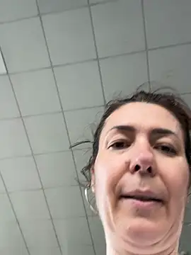 Eveangelll - Squirt in locker room public