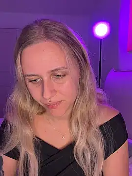 Lunawolf21 - Boobs out & finger me wet 💦