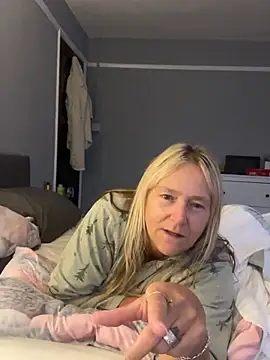 Blondnboujee53 - Spread pussy