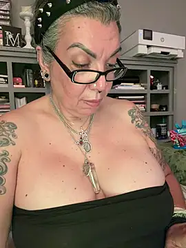 Dieseldame1313 - Hey guys topless dance