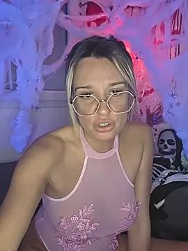 SpicyVicky - Squirt sur la porte de votre choix