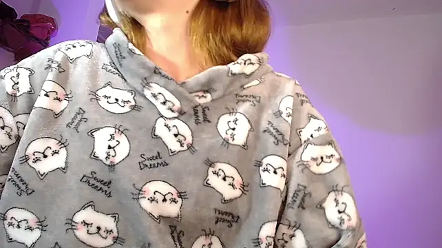 Sara_lee01 - Sensual dance + close-up teasing
