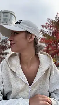 KikiWatson - Show figure in public 😍