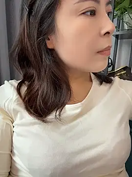YaoYao8888 - 店门口脱掉内裤直播两分钟