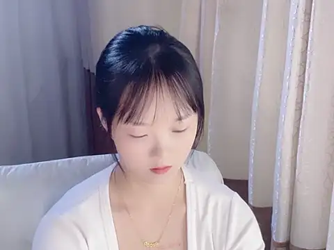 Yiyi88888 - 新人直播 多多支持