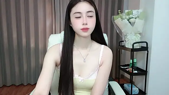 Yumi20052 - 跪姿后入式夹住jb