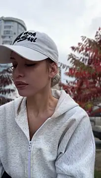 KikiWatson - Show boobs in public 🔞😍