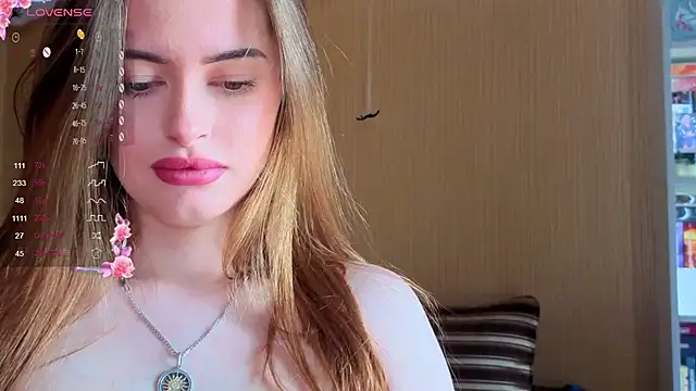 EmiliaCouple - take off top