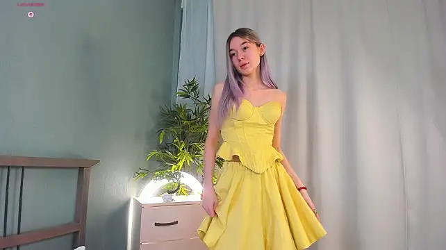 WhiteKellyx - remove the top😋