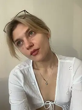 ValenciaShock - ZOOM PUSSY+ SPANK PUSSY BY DILDO