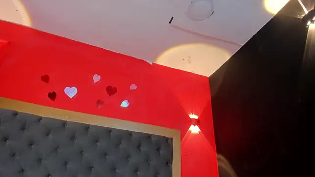 YayaHilton - rub my clit