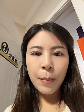 YaoYao8888 - 店门口脱掉内裤直播两分钟