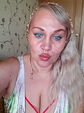IsabellaBoni - Spank ass×25 and fingers