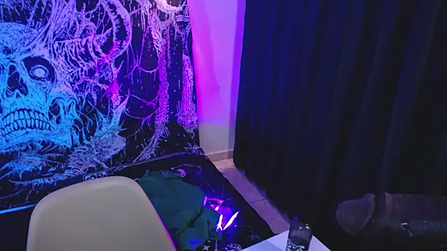 Mikaskullcs - DROOL SALIVA IN BOOBS
