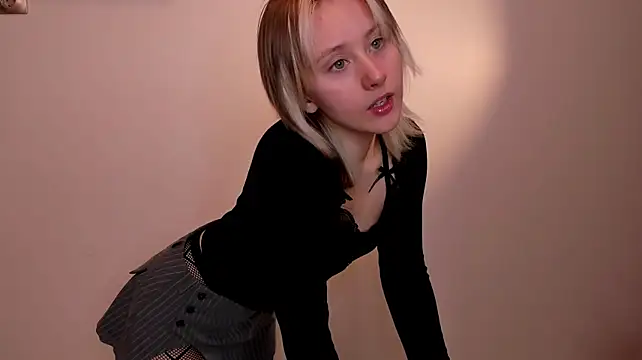 Fappershy - underboob tease<3