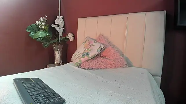LindaRivers - model my body naked