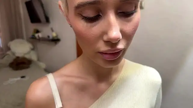 FloriaMinteer - squeezee my tits under braaaa ^_^