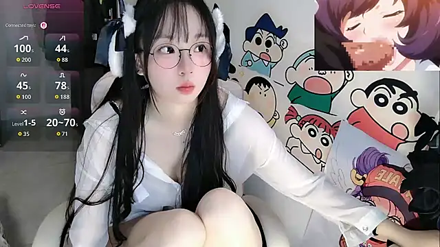 Angela-AMY - 气质美女三要素。胸小，话少，表情吊 脱光光