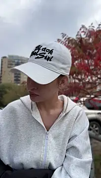 KikiWatson - Show boobs in public 🔞😍