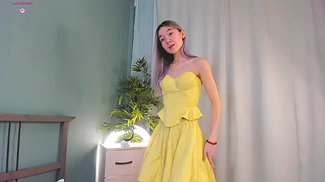 WhiteKellyx - remove the skirt😋
