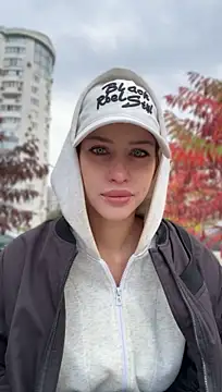 KikiWatson - Show boobs in public 🔞😍