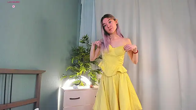 WhiteKellyx - remove the skirt😋