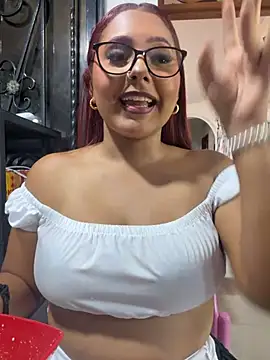 Cherry_rousse - Fill my tits with cream.