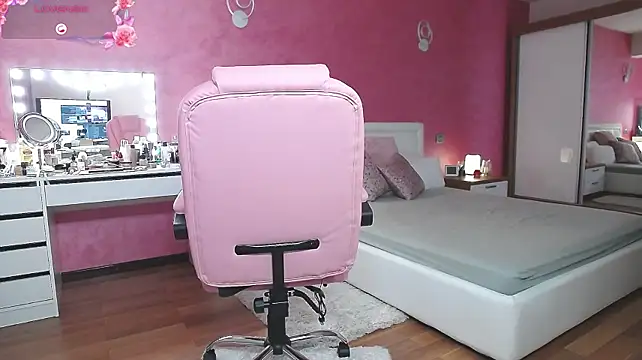 MissKora - epic goal:pay my house(use tipmenu )