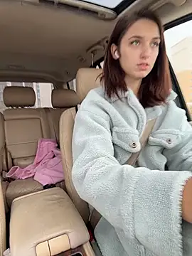 DollyTall - put hand in panties and play with my 🍓