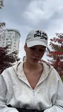 KikiWatson - Show boobs in public 🔞😍
